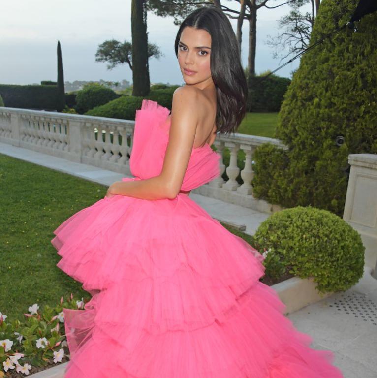 Kendall, Pretty in Pink - Stylish Starlets