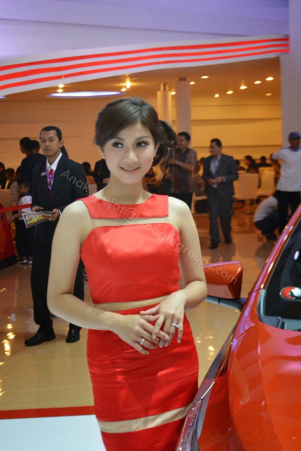 Foto SPG Indonesia International Motor Show 2014