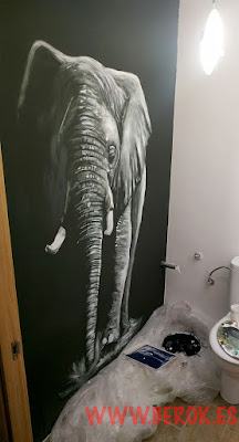 graffiti elefante baño