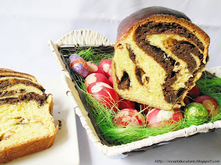 Cozonac cu nuca, fructe confiate si ciocolata