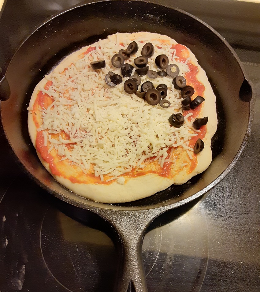 Easy Skillet Pan Pizza