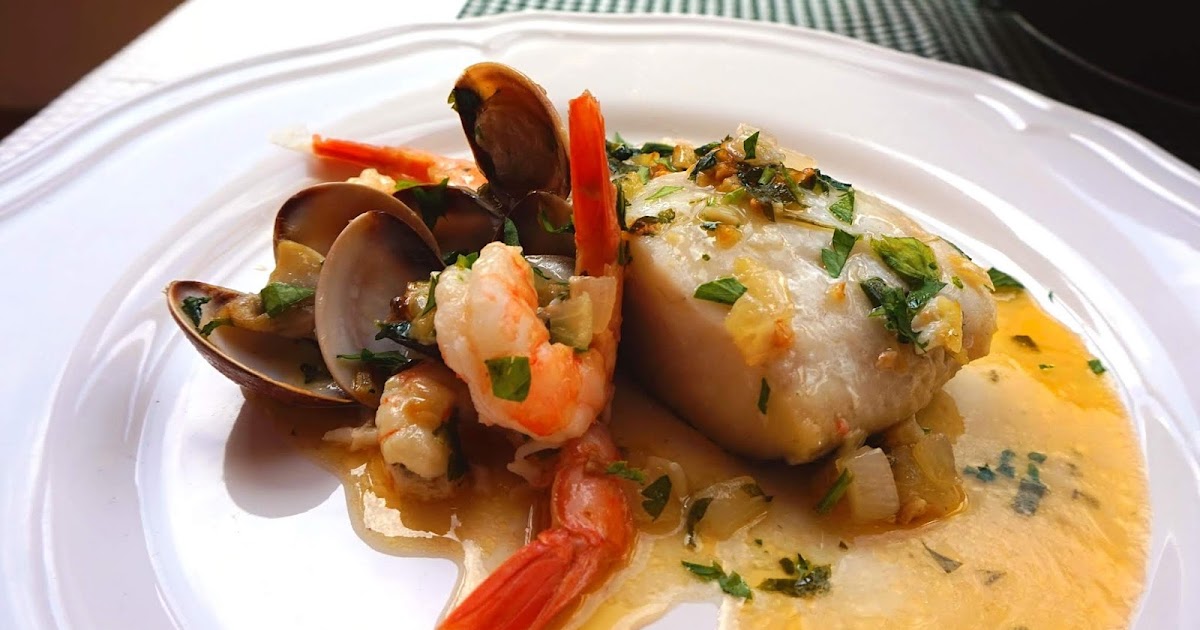 Merluza a la marinera, con langostinos y almejas Merluza a la marinera, con langostinos y almejas