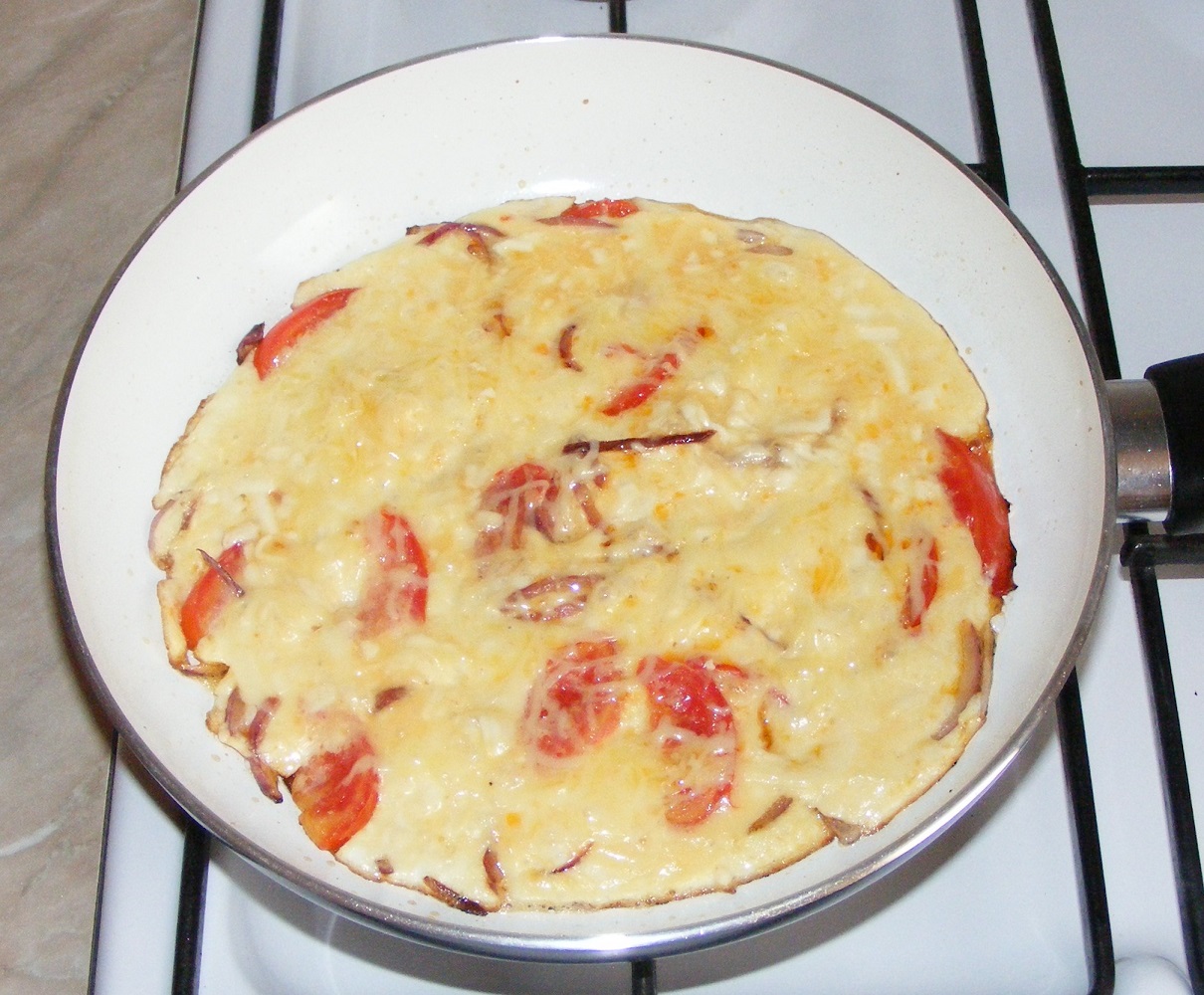 Omleta cu branza si legume Preparatedevis.ro