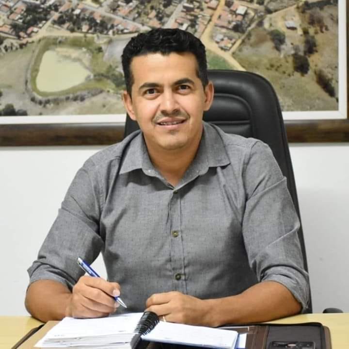 Mensagem de Natal e Próspero Ano Novo do prefeito Gil Rocha ao povo guajeruense Mensagem de Natal e Próspero Ano Novo do prefeito Gil Rocha ao povo guajeruense