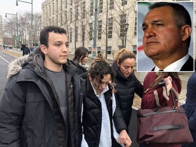 Familia de García Luna llora en el interior de la Corte en NY