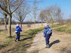 Küsten-Spaziergänge rund um Kiel, Teil 1: Die Steilküste bei Stohl. Mit Kinder kann man iin Schleswig-Holstein und der Kieler Umgebung großartig spazieren gehen.