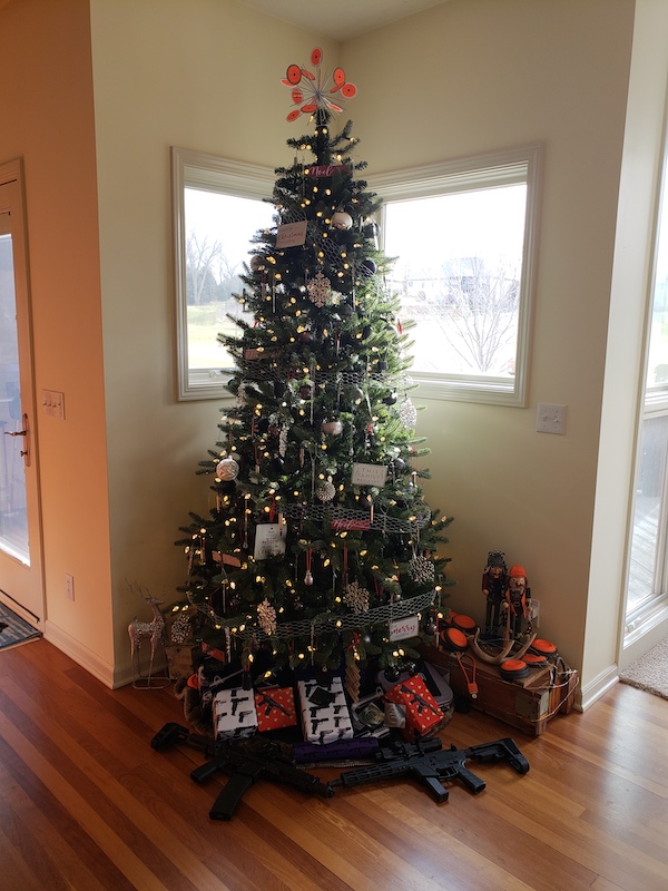 Ohh Christmas Tree, Ohh Gun Themed Christmas Tree