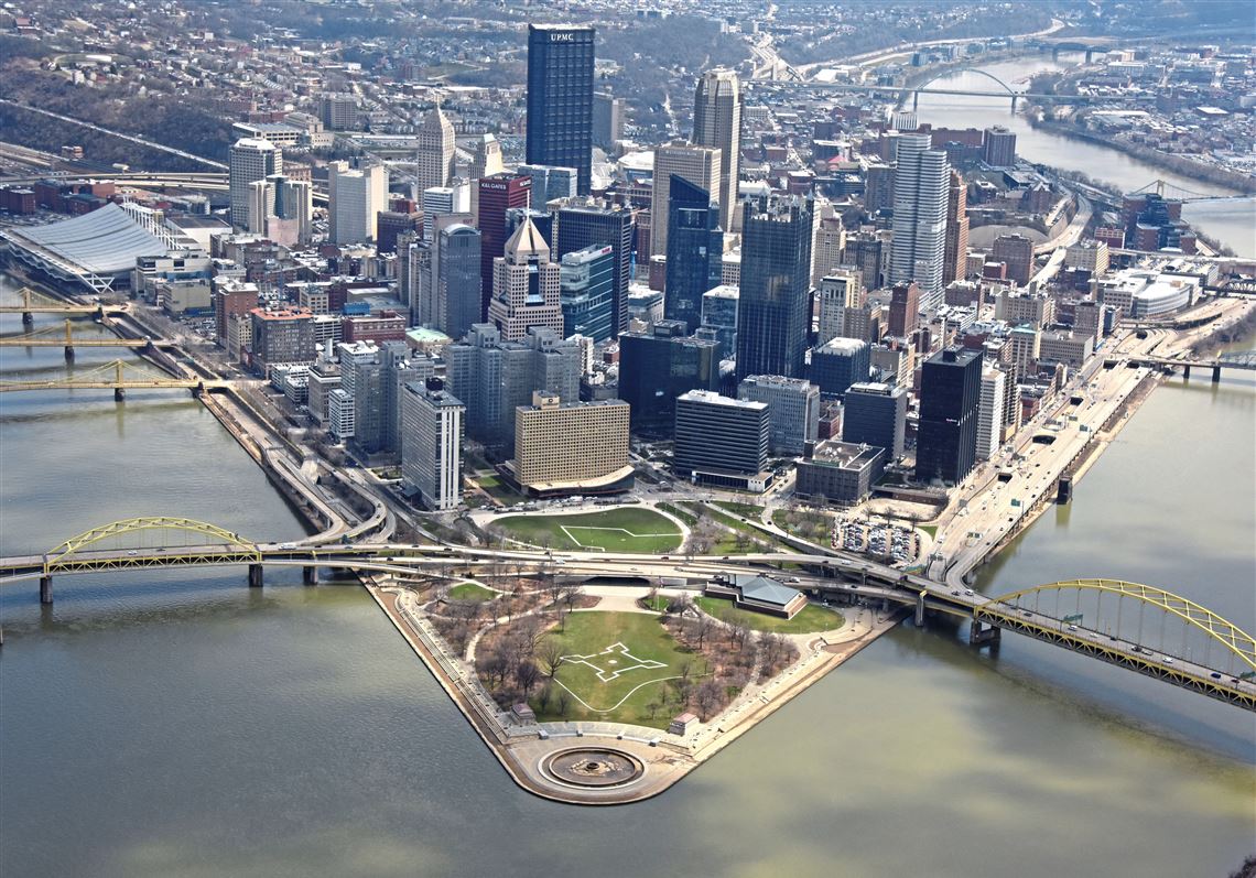 Rebuilding Place in the Urban Space Why do Rust Belt rivals Cleveland