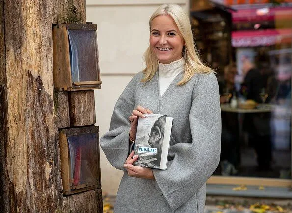 Crown Princess Mette Marit wore a grey wool coat by Chloe, and she wore white soft wool knit sweater by Co