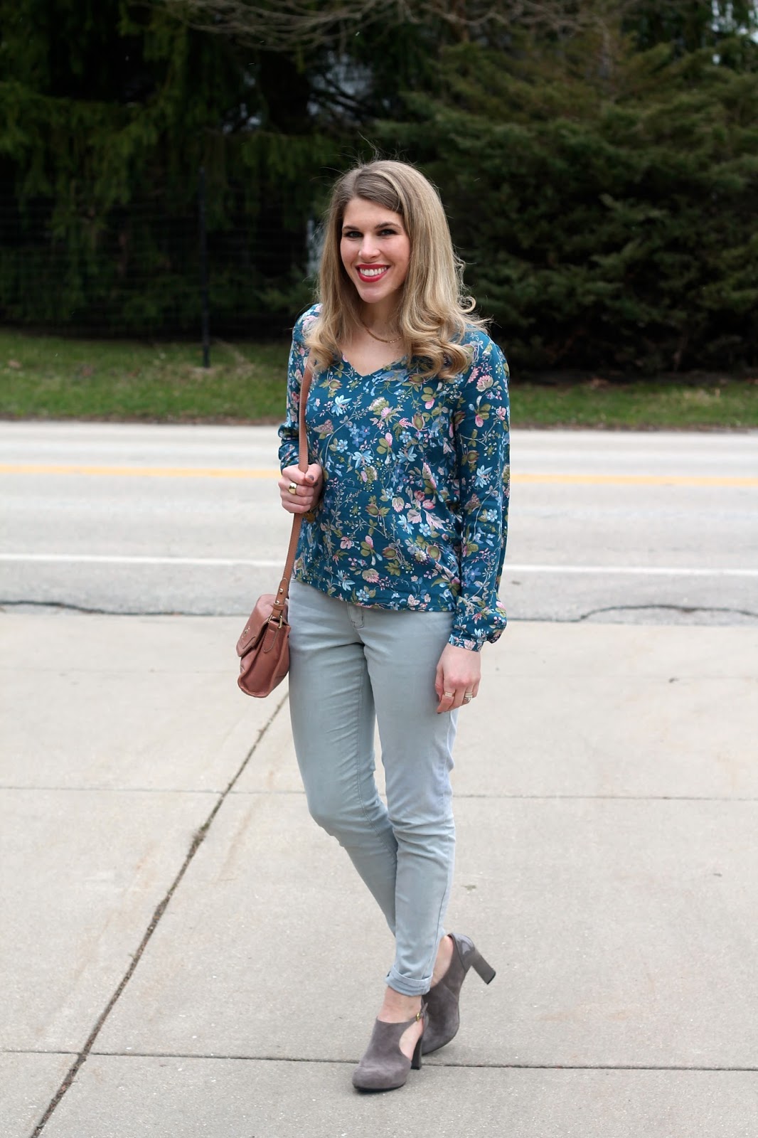 Finding the Right Floral & Confident Twosday Linkup