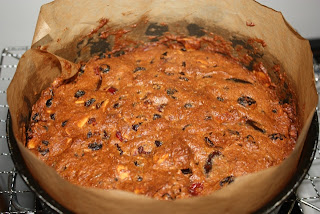 Cake veggie hungry cooling tin THE HUNGRY VEGGIE: VEGAN CHRISTMAS CAKE