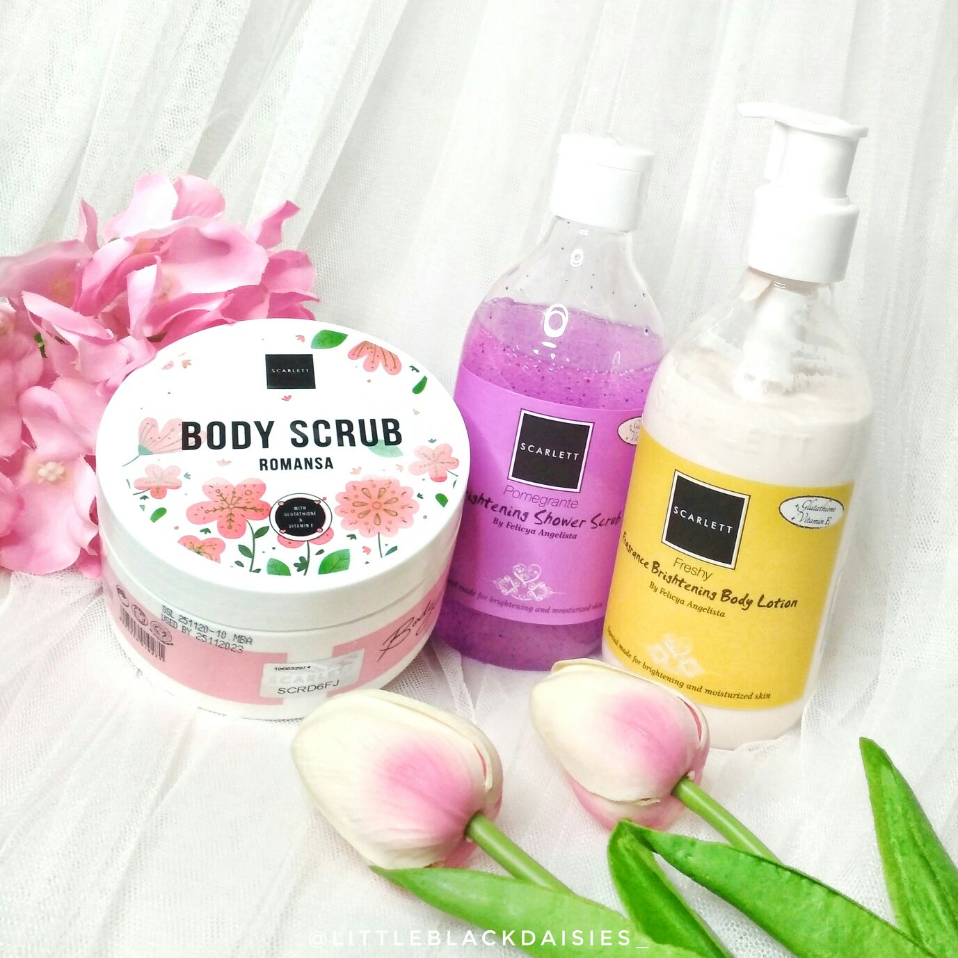 Rangkaian Scarlett Bodycare (Scrub Romansa, Shower Scrub Pomegrante, dan Lotion Freshy) Review