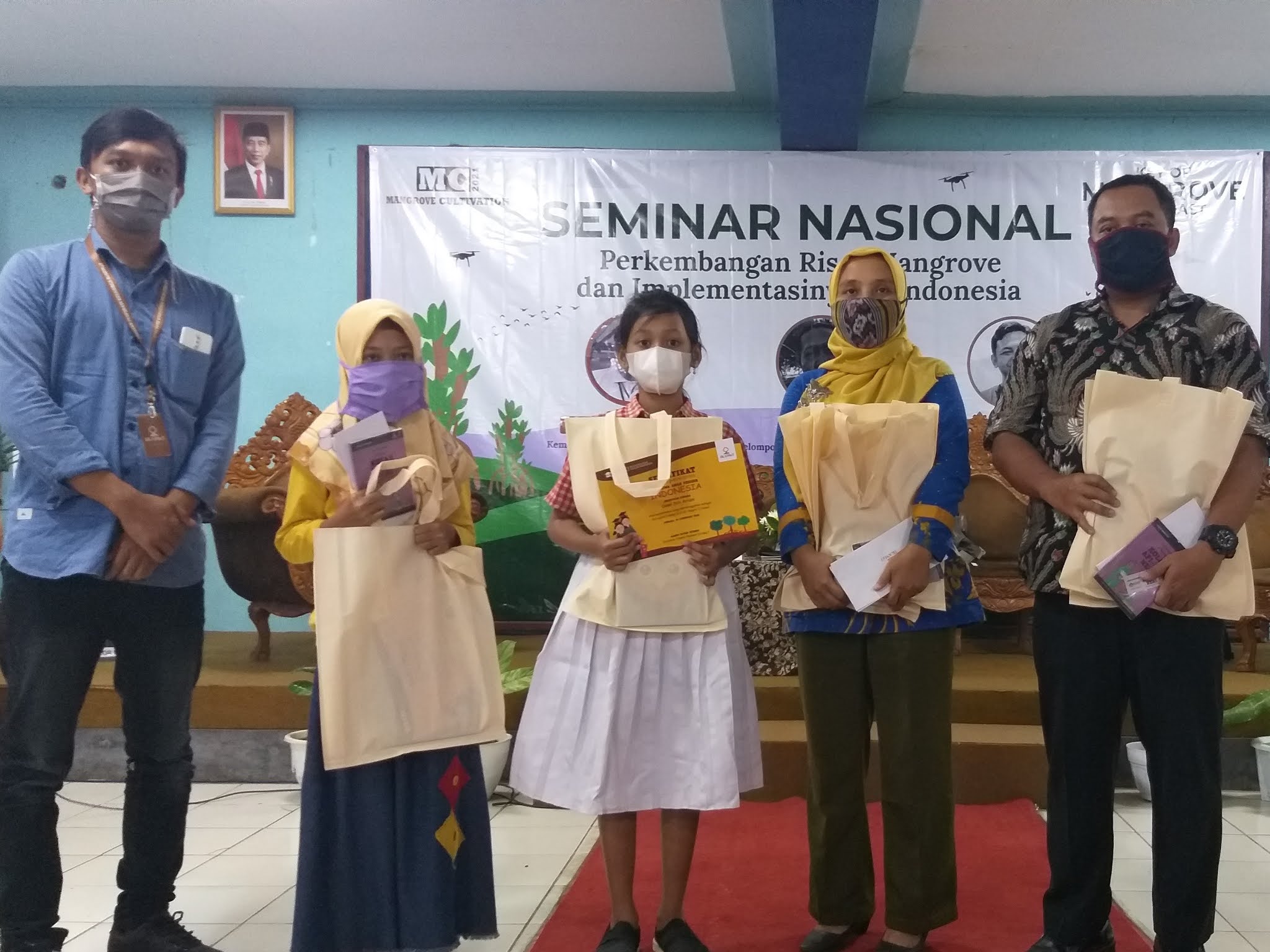 Donasi KeAMaT untuk Beasiswa Anak Pesisir Indonesia