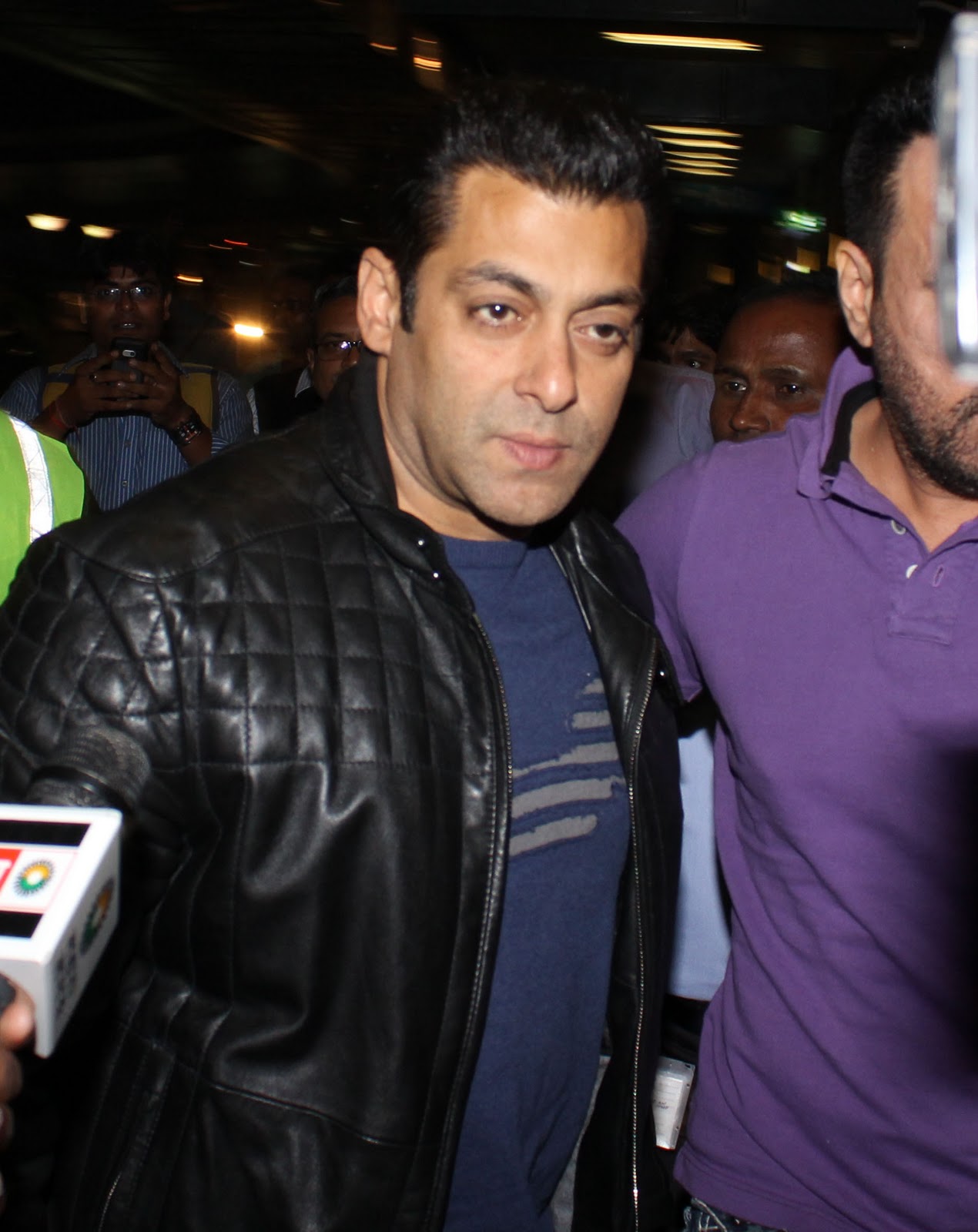 Salman Khan Latest 2012 wallpapers | BOLLYBUZZ