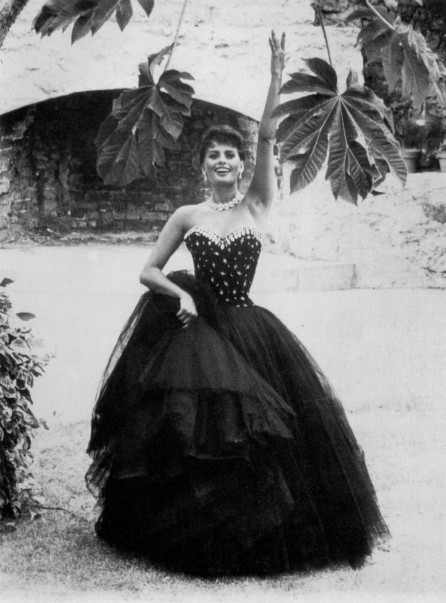 Sophia Loren Can Make Even Visible Armpit Hair Seem Sexy -7656