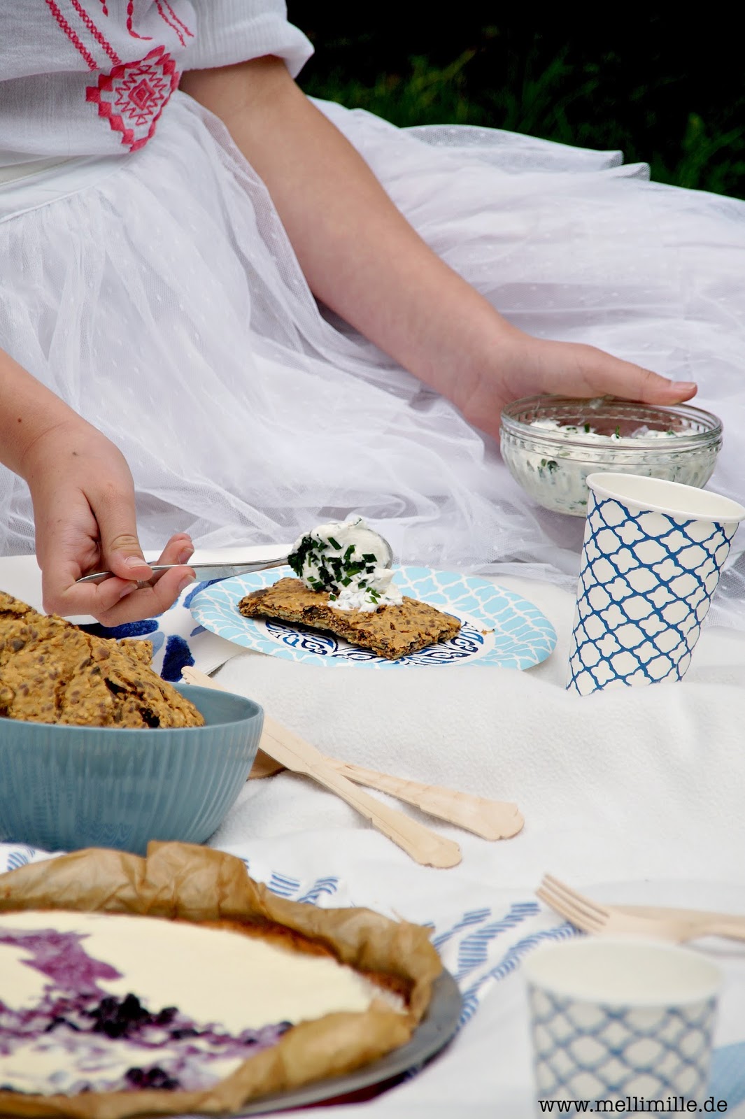 mellimille: Glad midsommar: Midsommar-Picknick mit Knäckebrot ... mellimille: Glad midsommar: Midsommar-Picknick mit Knäckebrot ...