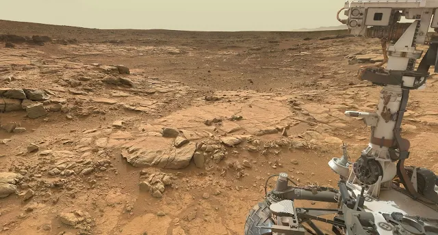 Fotos da sonda Curiosity em Marte, tiradas por ela mesma