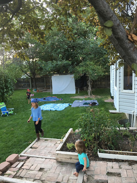 Halloween outdoor movie Pirates of the Carribbean, Halloween pirate pary