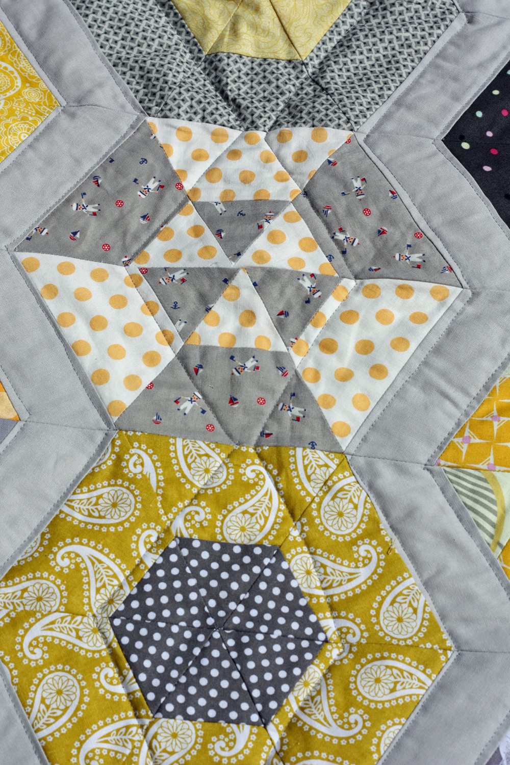 My Fabric Obsession: Hexagon Quilt finished