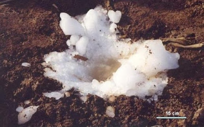 Все повече ледени метеори падат върху къщи в Калифорния Cryometeor2-e1496681510286-570x355