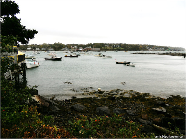 Vistas desde Thurston's Lobster Pound en Maine Vistas desde Thurston's Lobster Pound en Maine