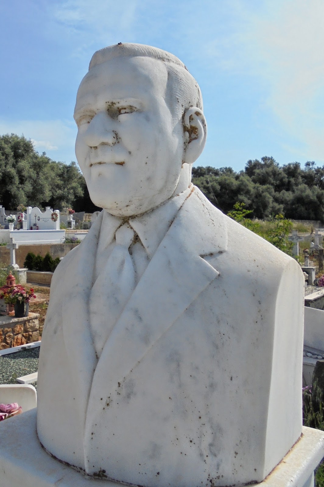 το ταφικό μνημείο του Κώστα Σταματέλου στους Τσουκαλάδες Λευκάδας