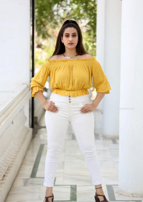 Anchor Manjusha Pics In Yellow Dress Latest 2019