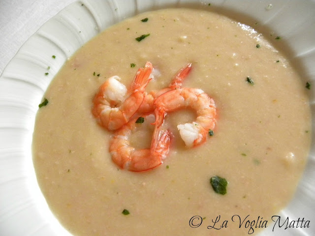 Zuppa di cannellini con gamberi