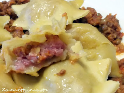 RAVIOLI CON RIPIENO DI COTECHINO E RAGU' DI LENTICCHIE - Ricetta Capodanno