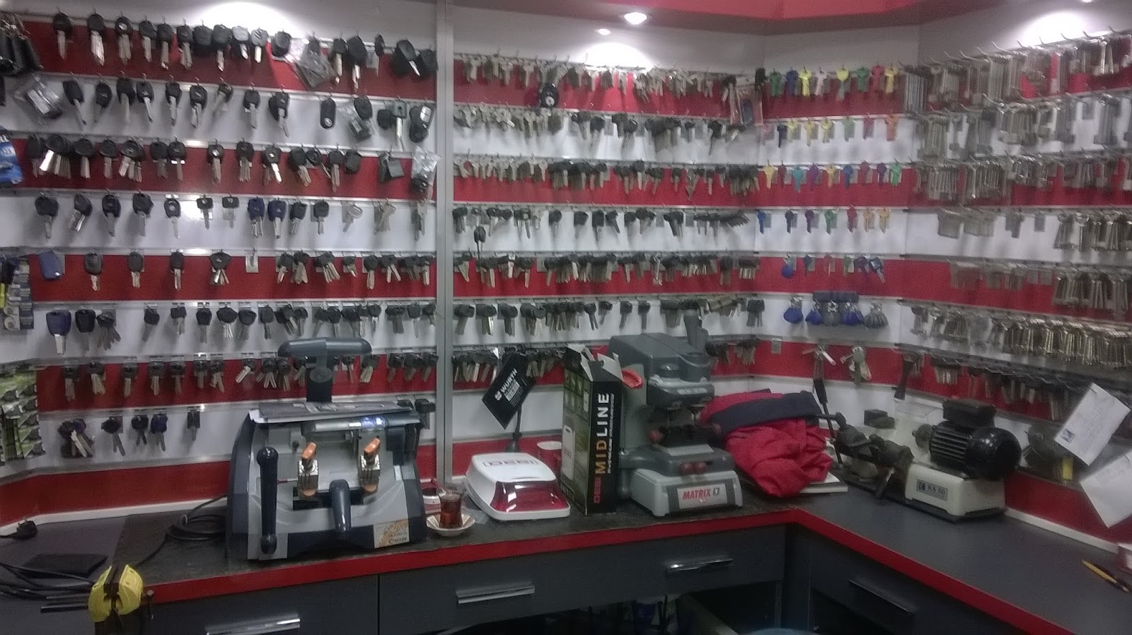 Bornova Evka3 Evka4 Camdibi Altindag Osmangazi Ataturk Kemalpasa Kale Yale Ito Kilit Yetkili Bayi Bornova Cilingir Anahtarci Bornova Immobilizer Cipli Oto Anahtar Kepenk Bariyer Oto Kumandalari Cilingir Servet 0 232 373 85 57