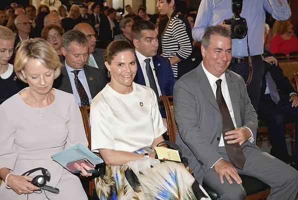 Crown Princess is wearing pleated printed silk midi skirt, and silk shirt half sleeve top at Ancient Agora Museum