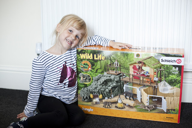 schleich jungle research station playset