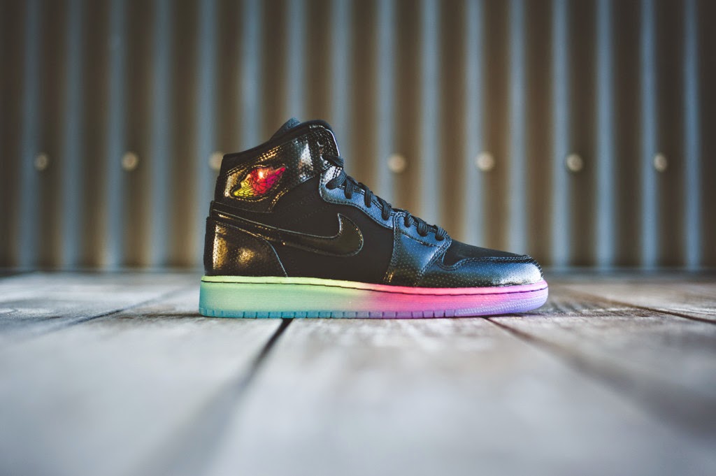 Women's Air Jordan 1 Retro Hi Premium - Black/Fuchsia