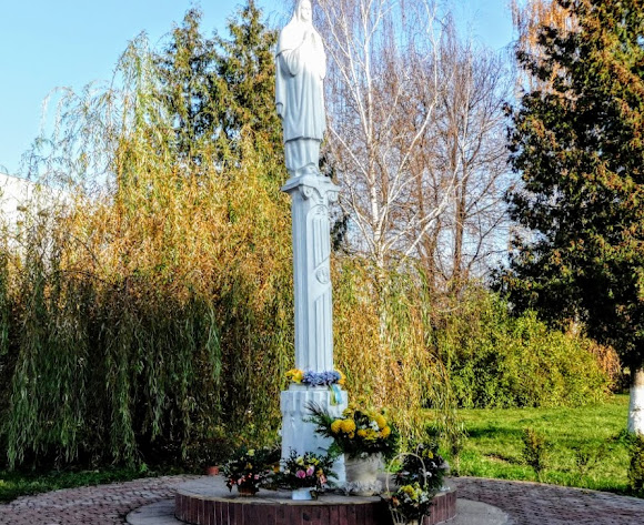 Свалява. Скульптура Пресвятой Богородицы