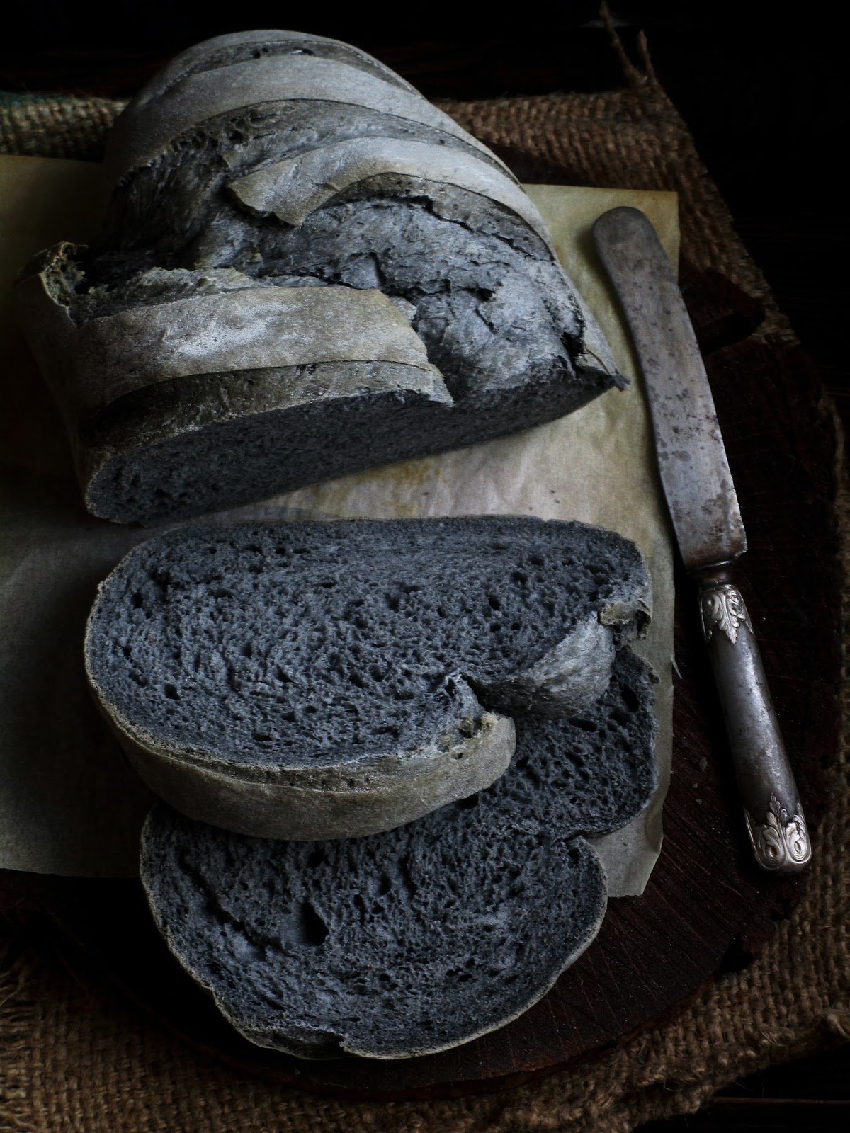 Сладко и Солено Черен хляб с активен въглен Charcoal bread