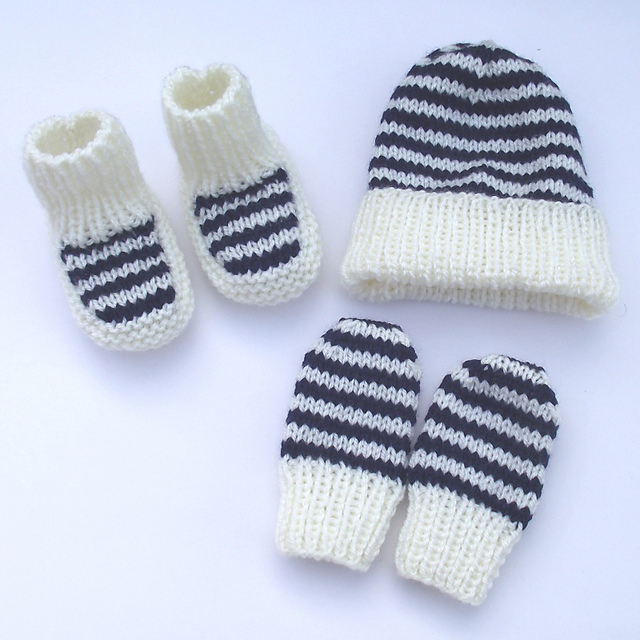 The Nutty Knitter's blog Newborn baby mittens