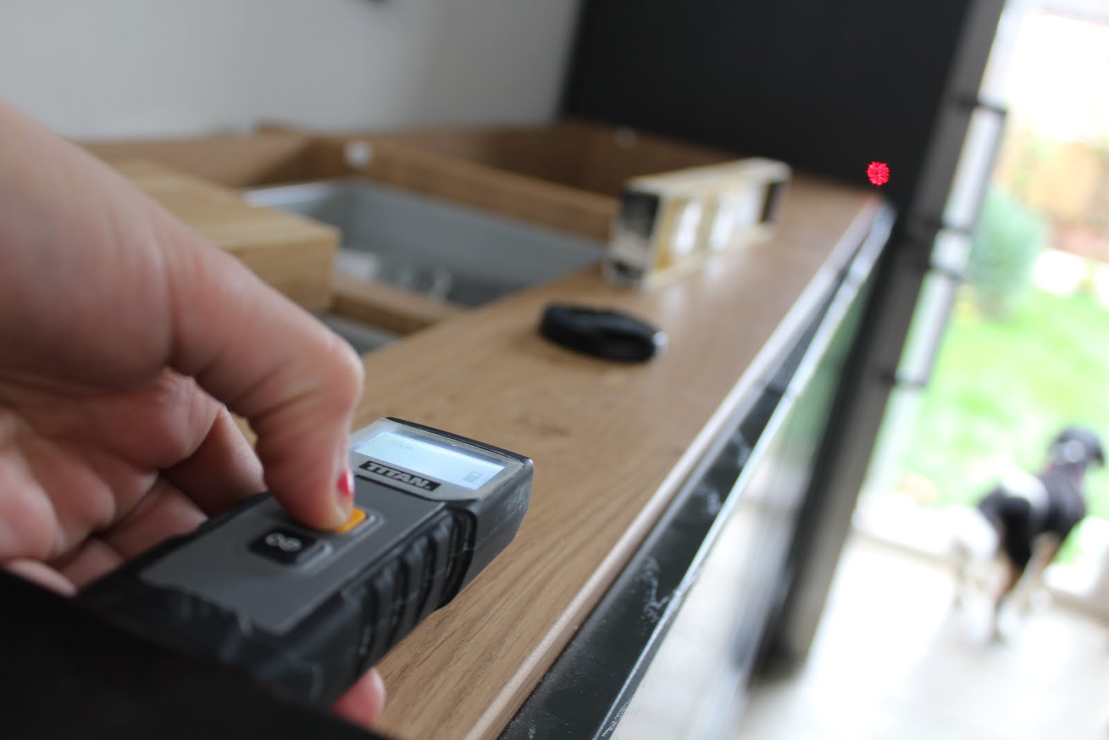 How to measure worktops with laser distance measure