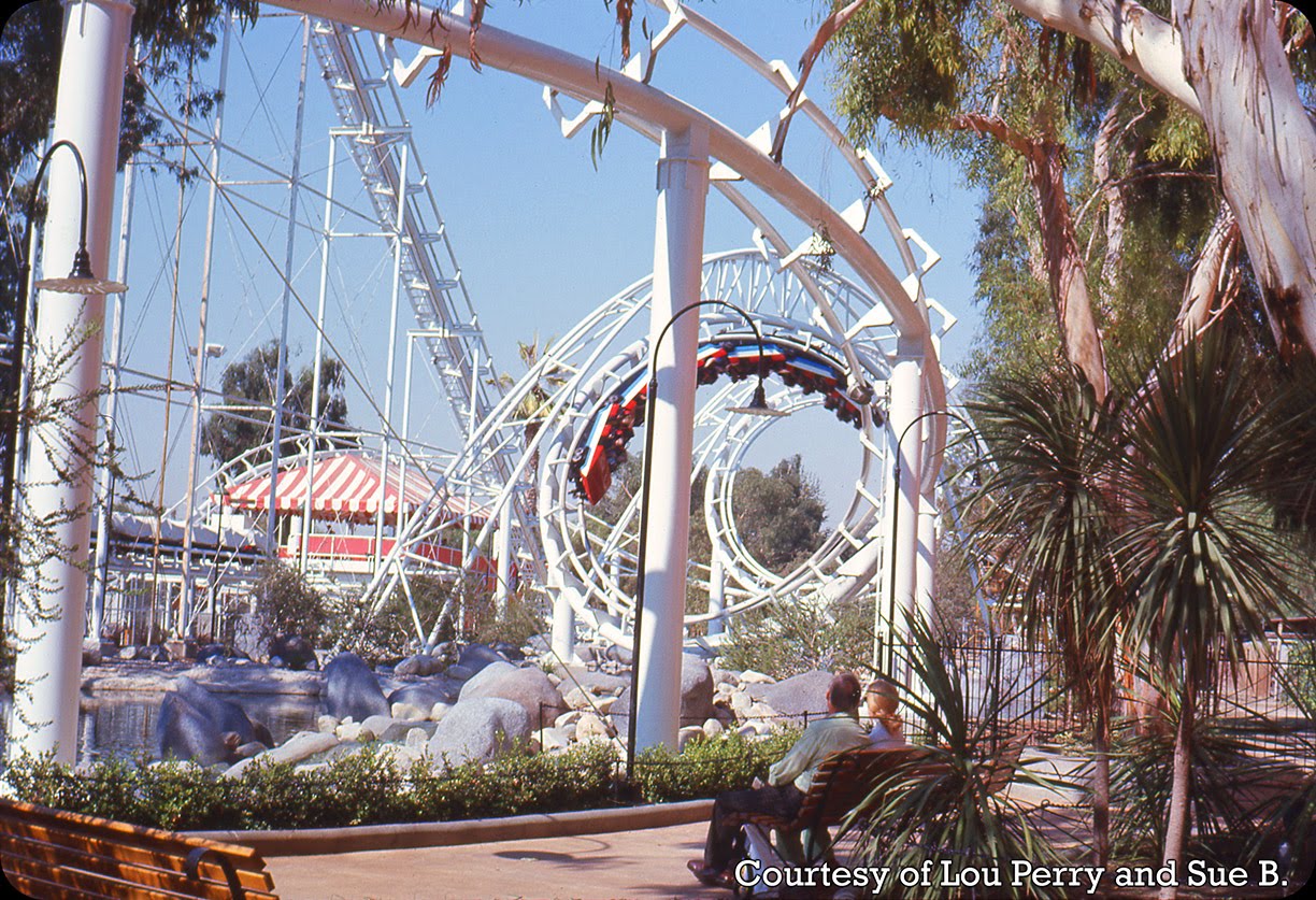 GORILLAS DON'T BLOG Knott's Berry Farm, October 1975