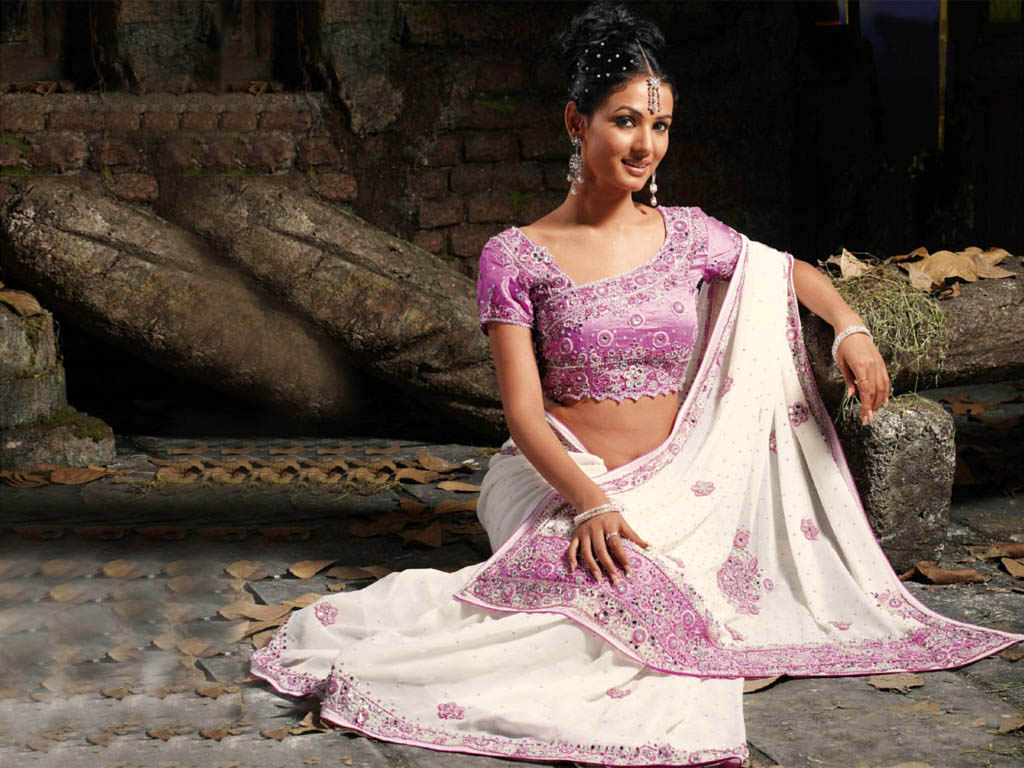 Sonal_Chauhan_Wallpaper_32_gzhcb.jpg