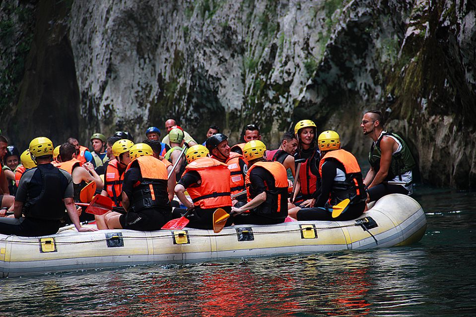 rafting team, Bosnia rafting, kayaking, skipper, raft guide