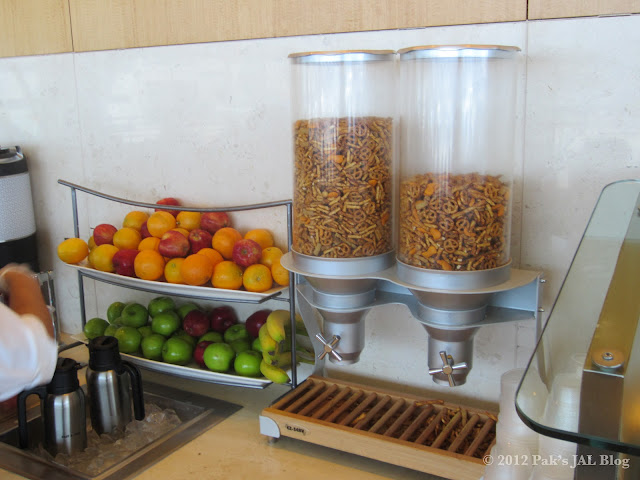 Limited free snack options at LAX Admirals Club