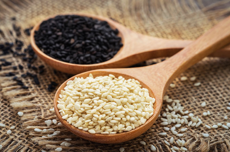 Differences Between Black Sesame and Natural White Sesame Seeds