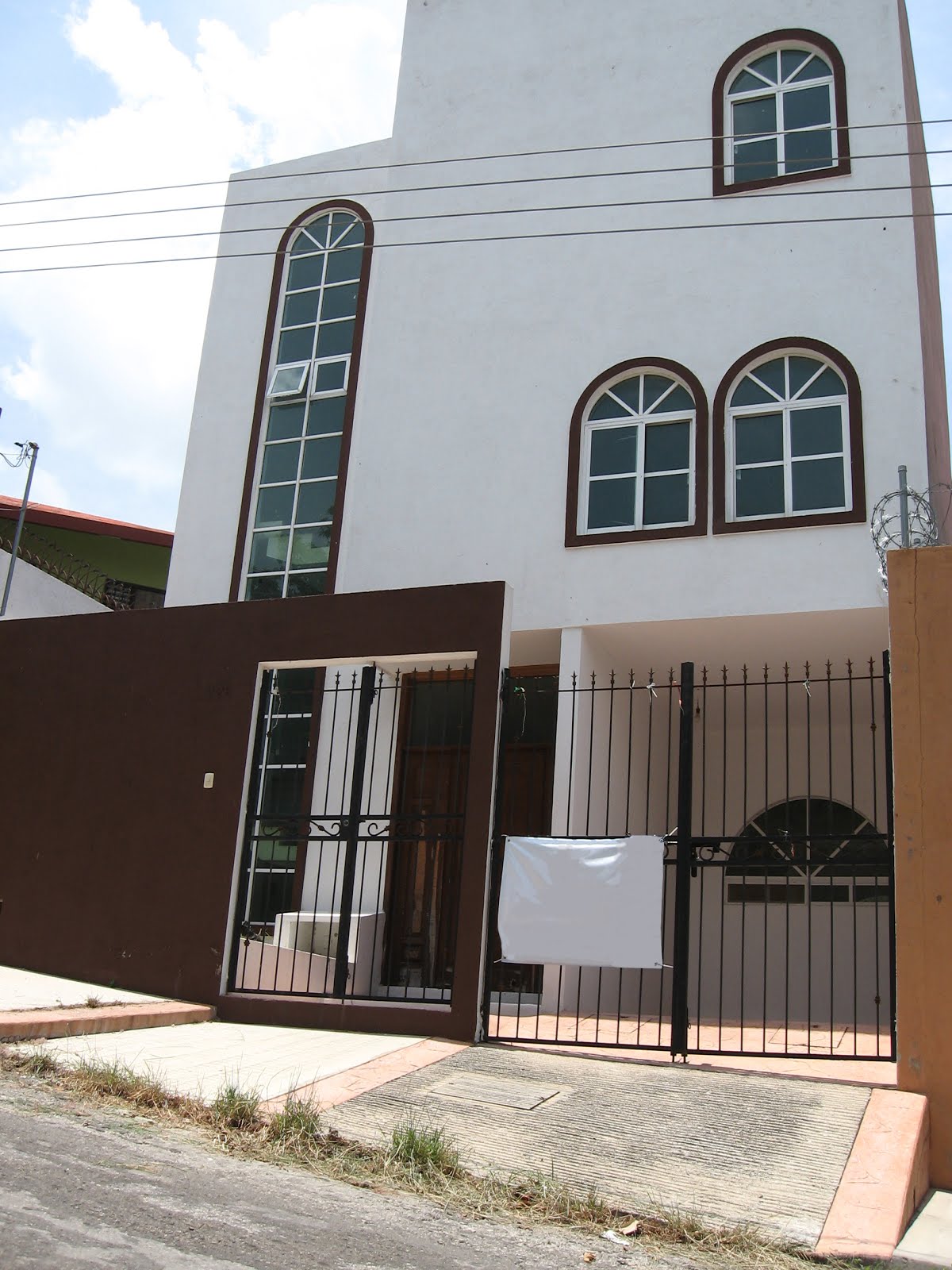 SE VENDE CASA 3 NIVELES, ZONA PONIENTE-NORTE TUXTLA GUTIÉRREZ