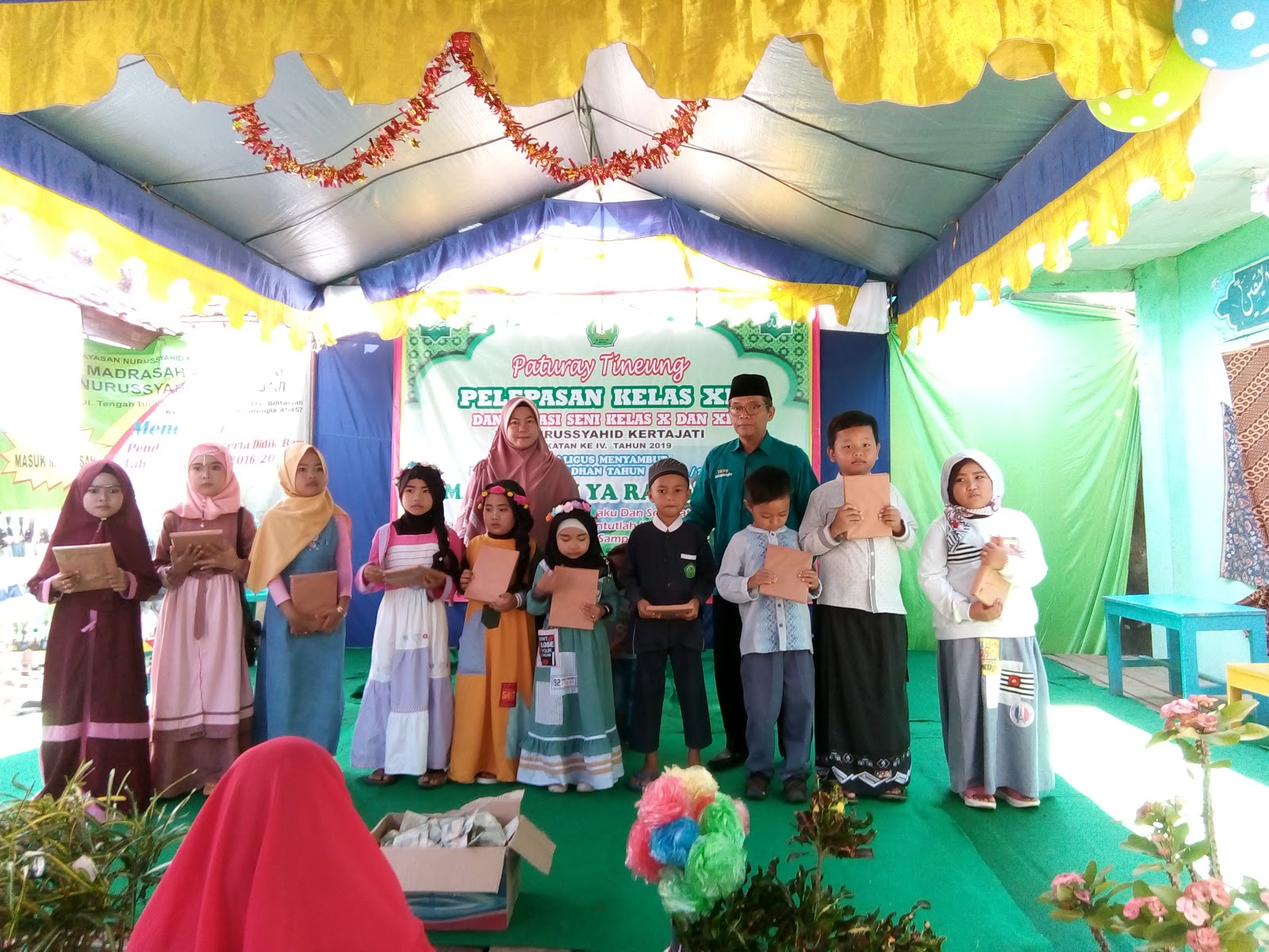 Model Ikrar Santri dan Teks Pidato Sambutan Wisudawan Wisudawati Pada