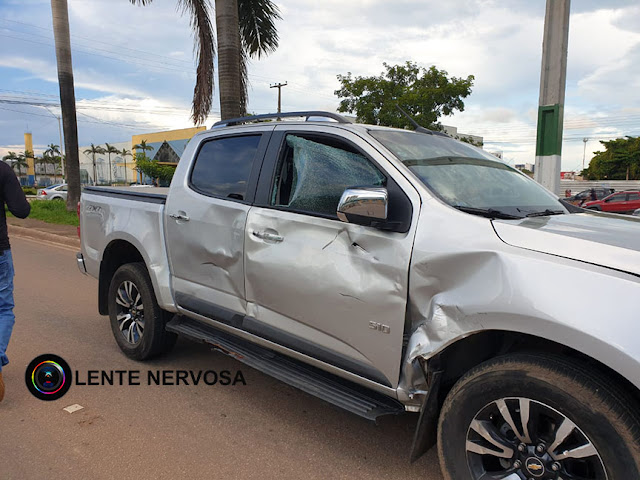 Motociclista fica gravemente ferido ao colidir em caminhonete na Avenida Jorge Teixeira - FOTOS E VÍDEO