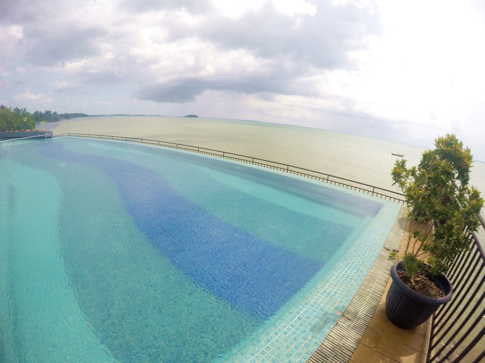 Montigo resorts seminyak 5*. Next pool. бассейны poolmix. пульт управления бассейном poolspa. белый бассейн.