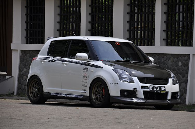 japanese custom cars: Suzuki Swift Street Racing Style