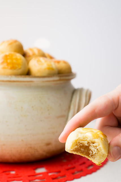 Golden pineapple jam encased in a buttery biscuit.