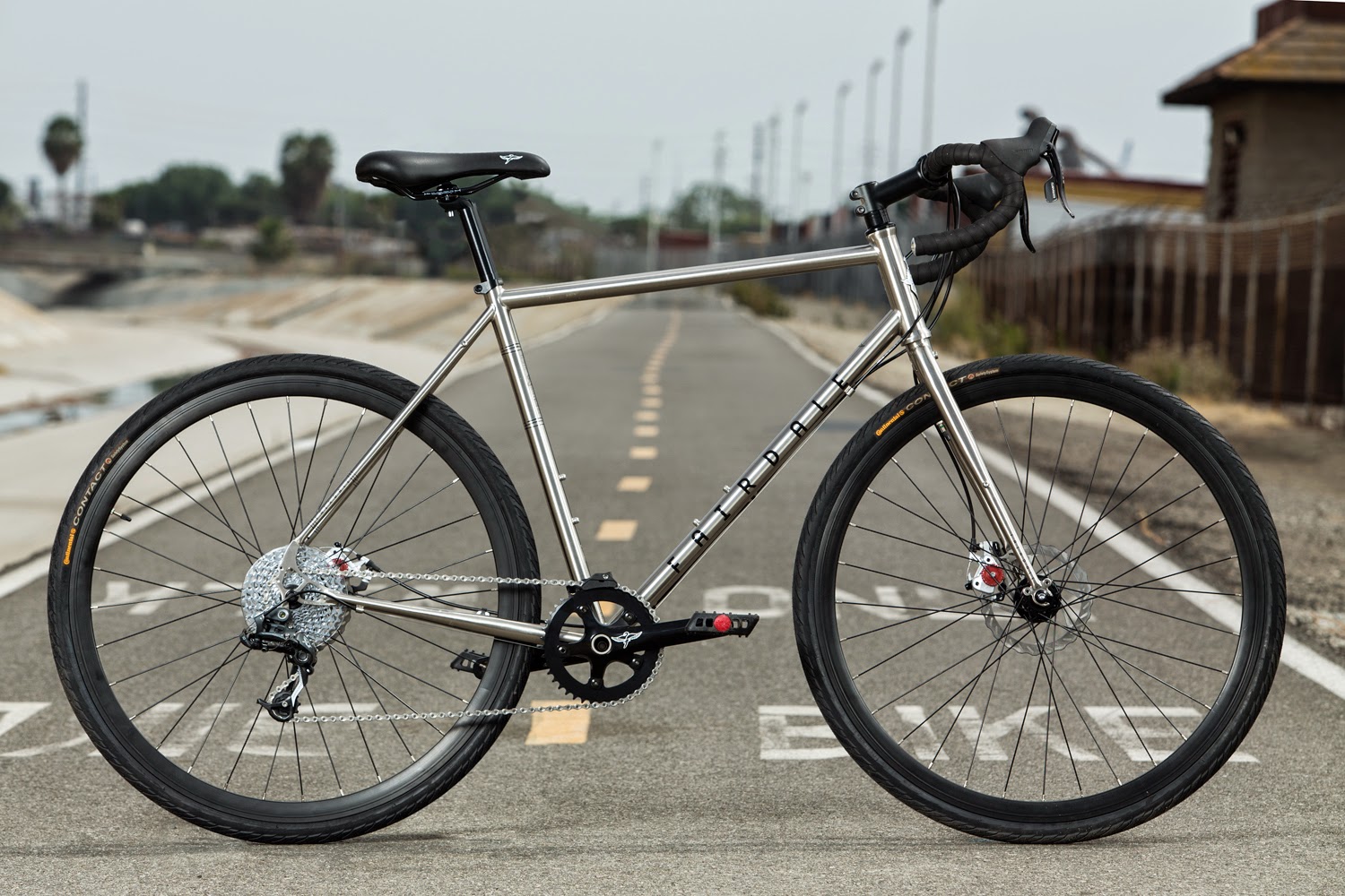 FAIRDALE のロードバイク