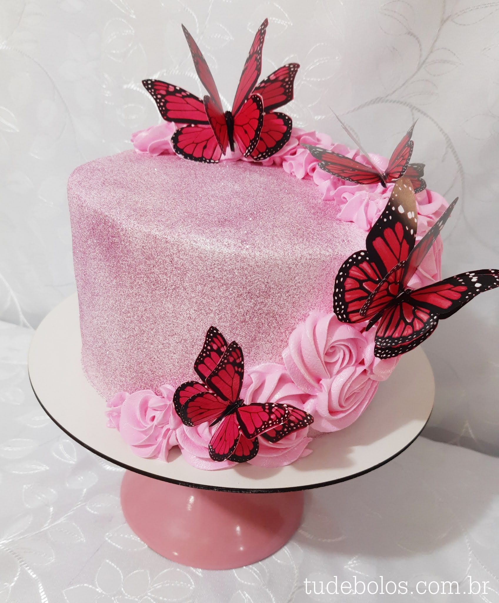Bolo feminino Rosa com glitter / Mais um lindo bolo 😍 / tema borboleta 🦋  . 